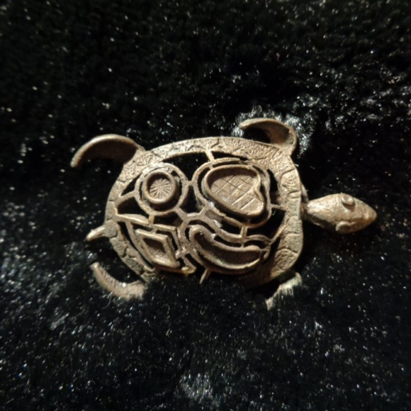 Silvertone brooch Silver Color Turtle Brooch - Picture 8 of 8